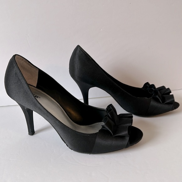 Apt. 9 Black Satin Fabric High Heels Open Toe Fan Detail 3 1/2 inch heel - Picture 4 of 9